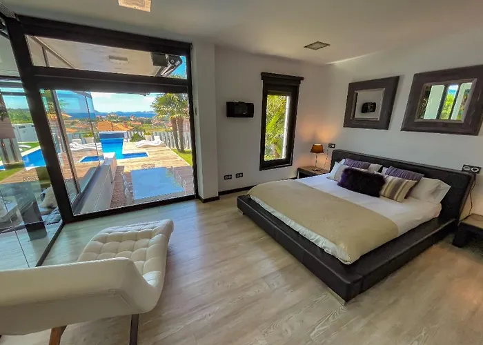 Lujosa Vistas Al Mar Y Piscina Climatiza 산신소